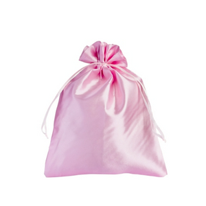 Sacs en satin avec fermeture de cordes
