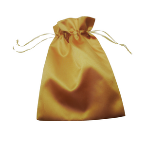 Sacs en satin avec fermeture de cordes