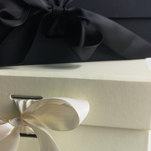FLAT-PACKED GIFT BOX with RIBBON